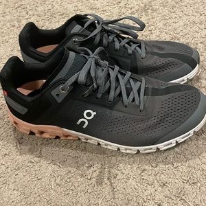 Women’s Size 9 ON Clouds